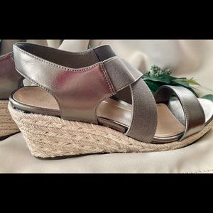 Vionic espadrilles soft metallic bronze